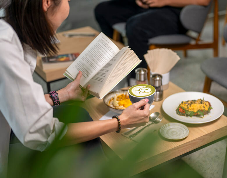 People coffee and stories cafe